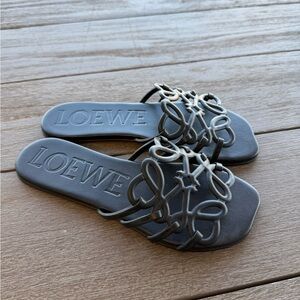 Loewe Petal Anagram Slide